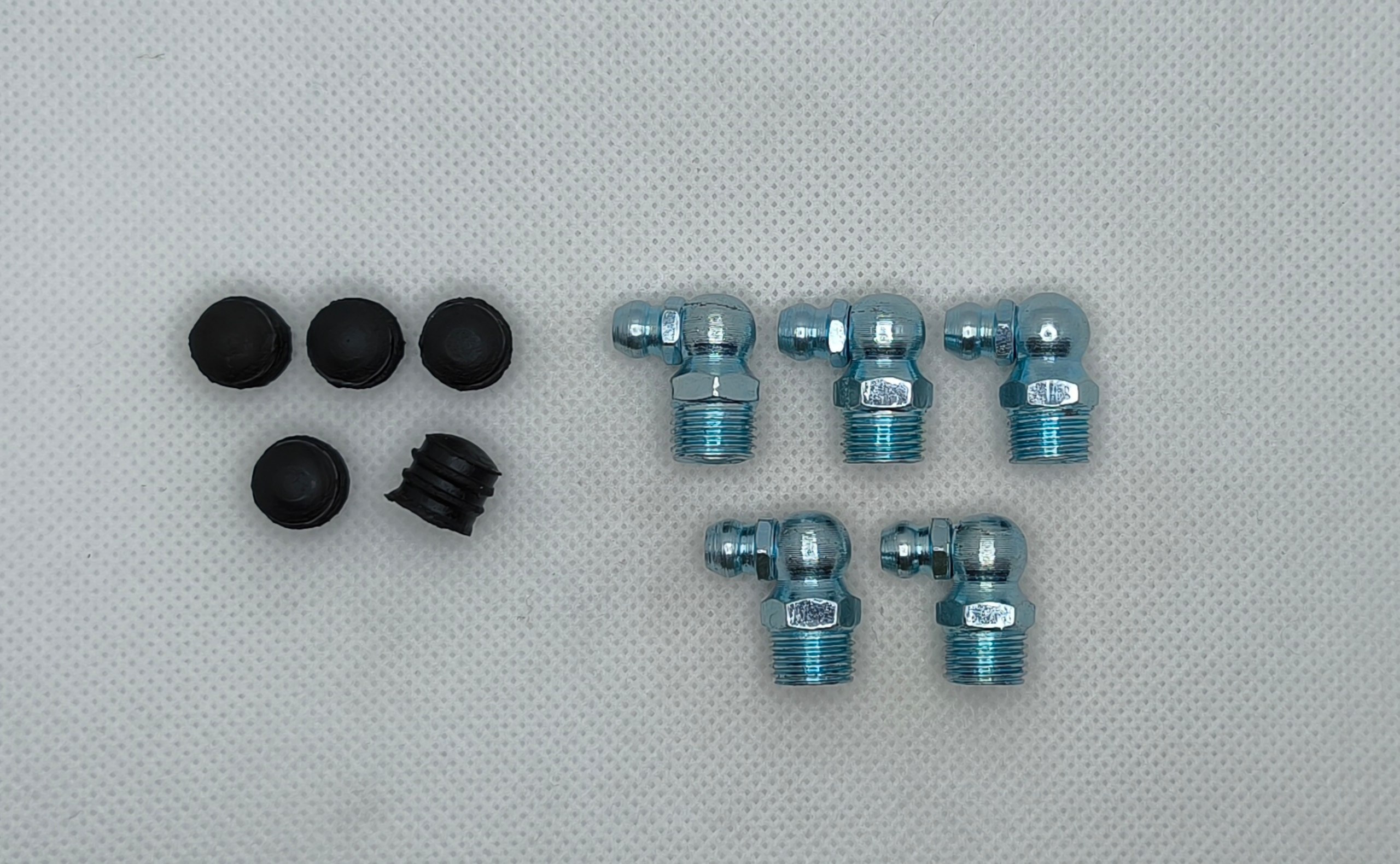 Комплект угловых пресс-масленок М8х1 90 градусов с защитным колпачком 10 шт Комплект угловых пресс-масленок М8х1 90 градусов с защитным колпачком 10 шт