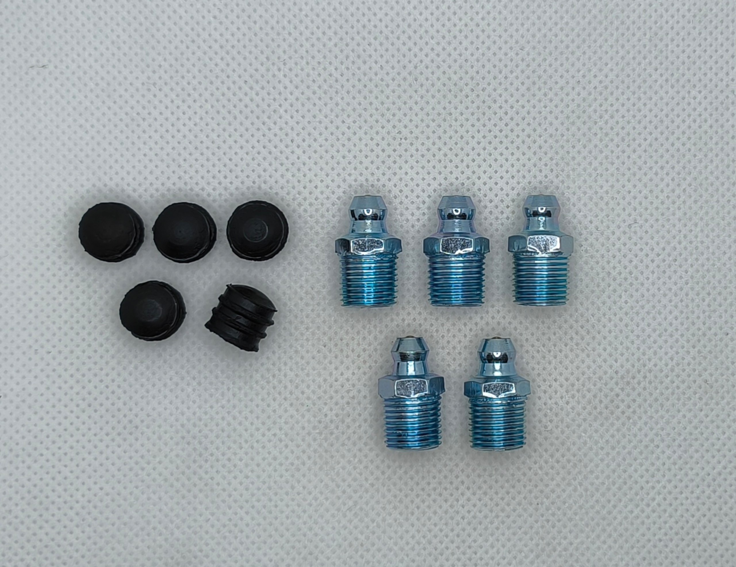 Комплект прямых пресс-масленок М10х1 с защитным колпачком 10 шт Комплект прямых пресс-масленок М10х1 с защитным колпачком 10 шт